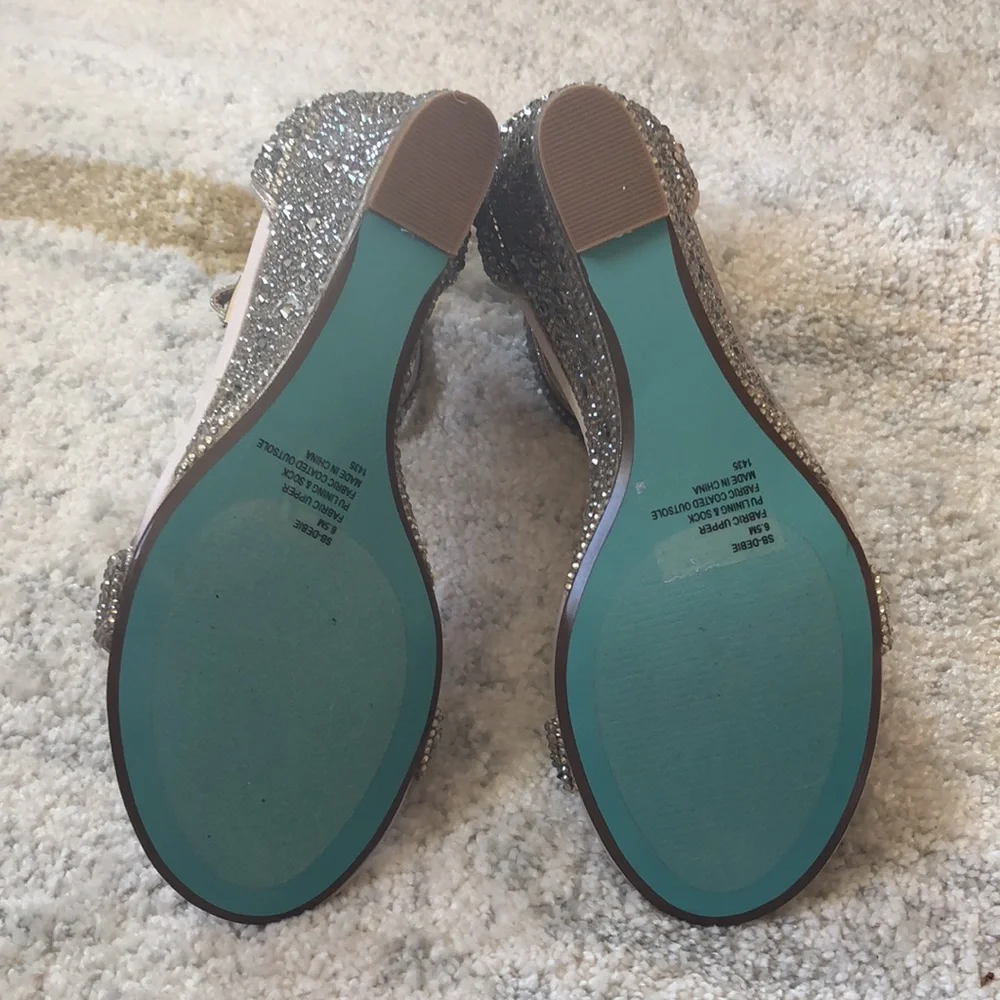 NWOB Betsey Johnson Debie Wedge Sandals - Picture 7 of 7
